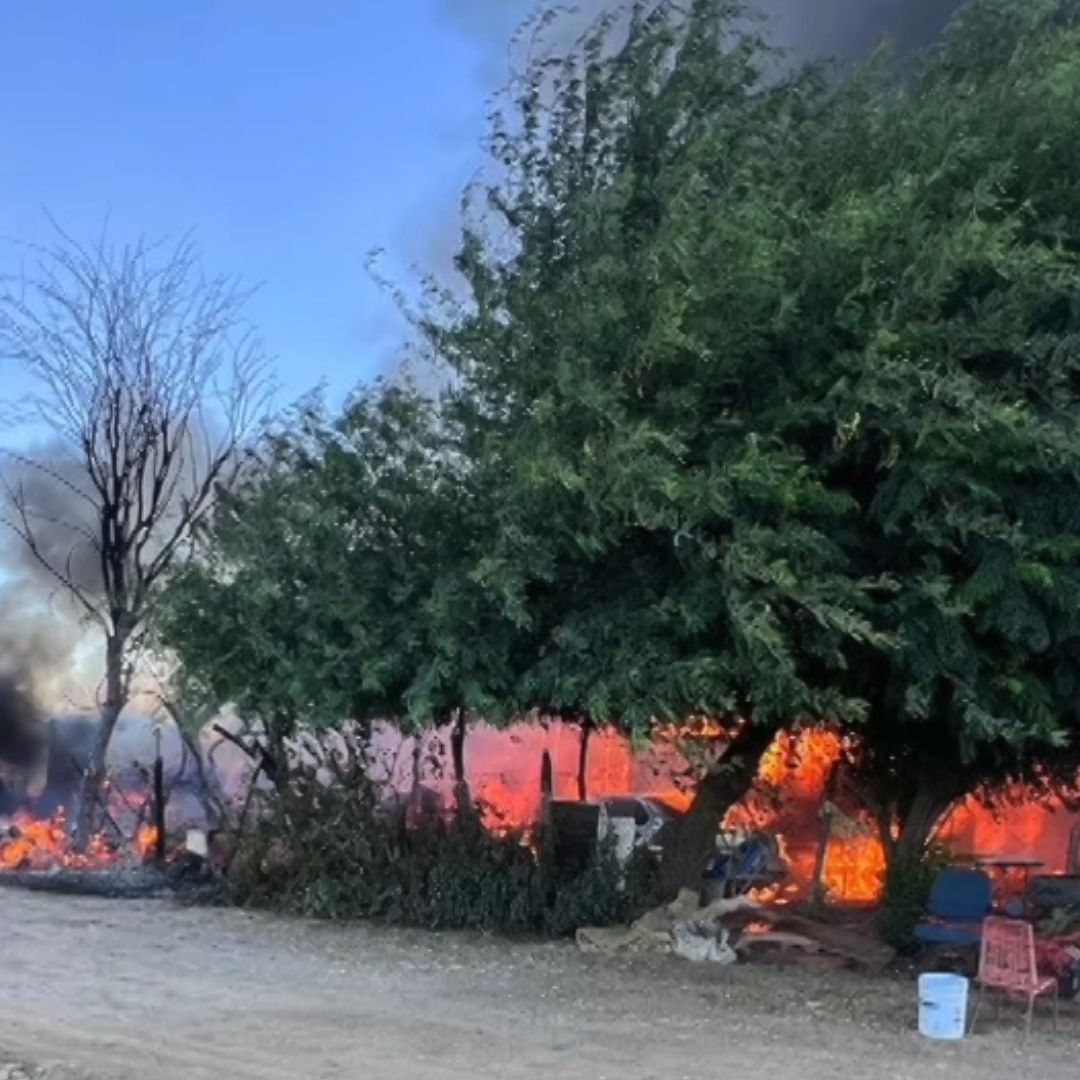 Incendio Destruye Cuatro Viviendas y una Granja en el Ejido Janitzio en Mexicali